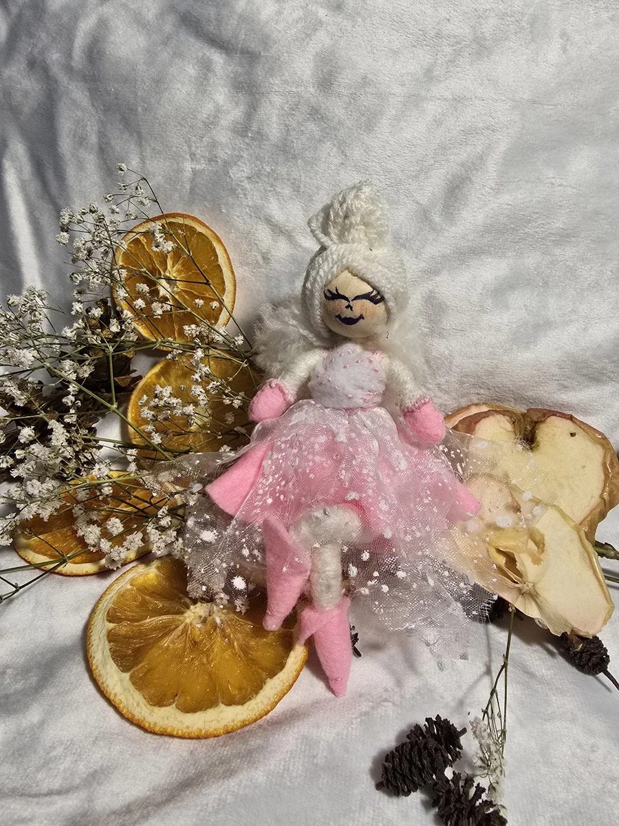 Figurka indywidualna na zamówienie - ręcznie robiona figurka z filcu, personalizowana pamiątka, projekt indywidualny, rękodzieło premium